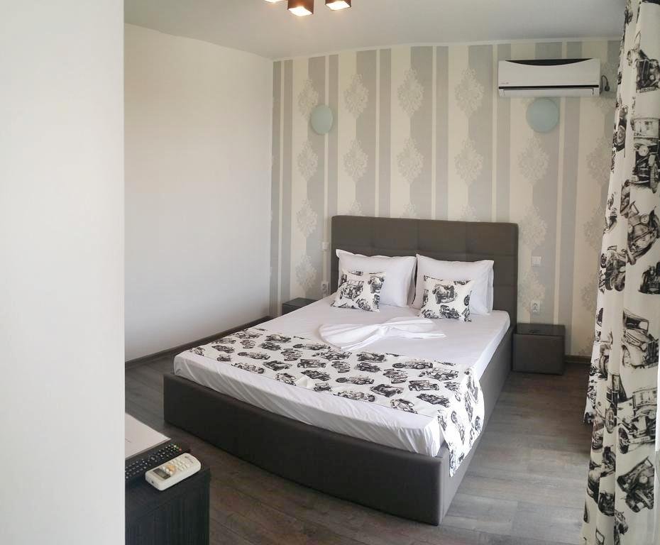 Anacris Guesthouse CM 3