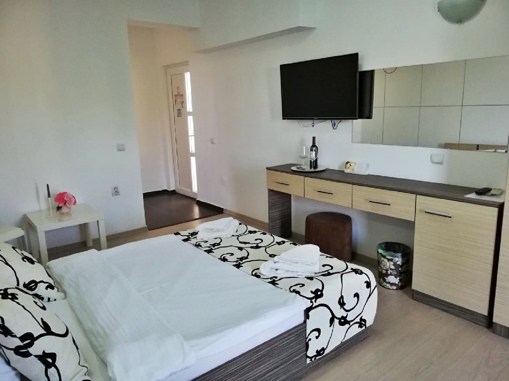 Anacris Guesthouse CM 8