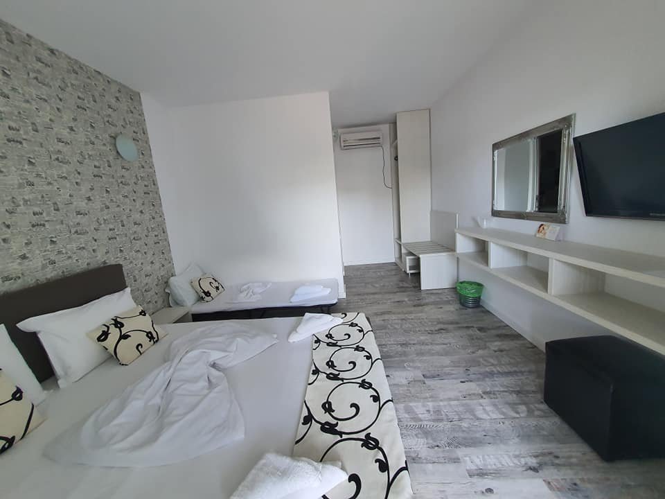 Anacris Guesthouse CM 12