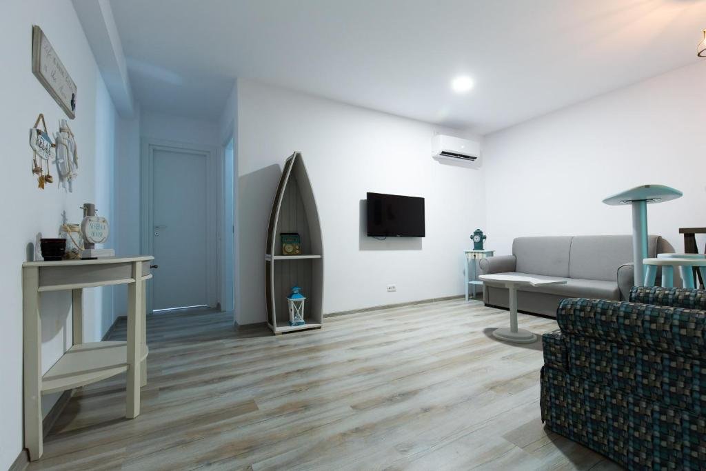 The Shore House CM 4