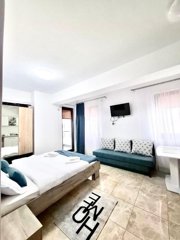 JOLIE Studios and Apartments CM 8