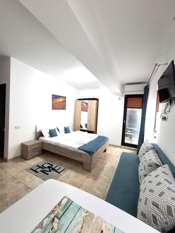 JOLIE Studios and Apartments CM 13