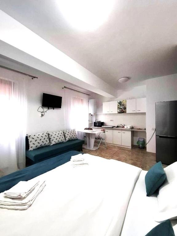 JOLIE Studios and Apartments CM 16