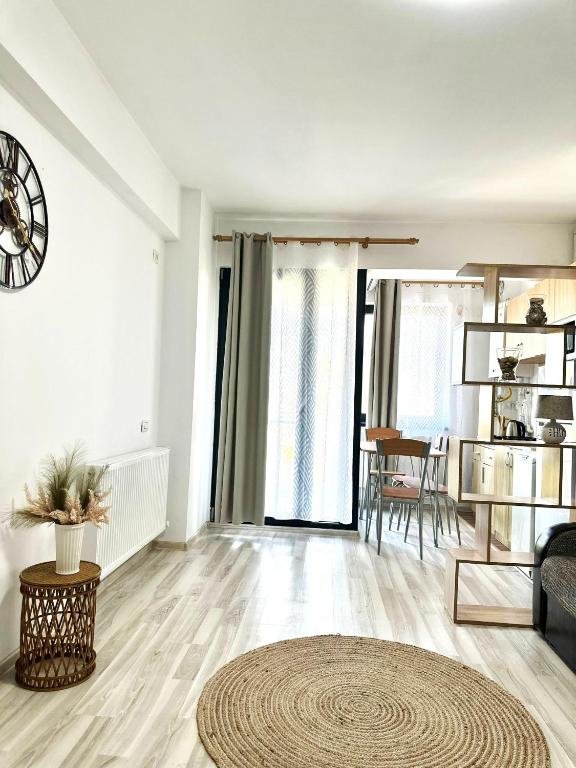 JOLIE Studios and Apartments CM 17