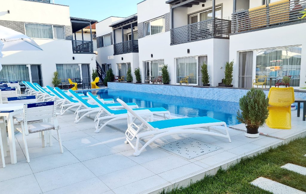Bunga Bunga Resort CM 4