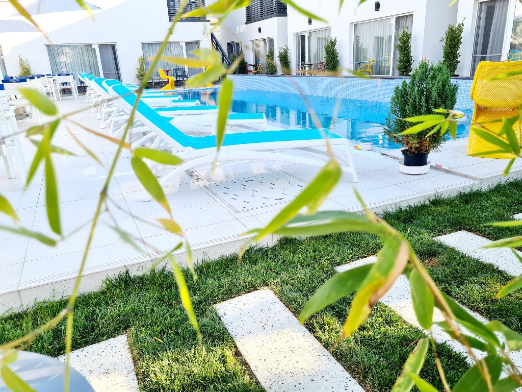 Bunga Bunga Resort CM 5