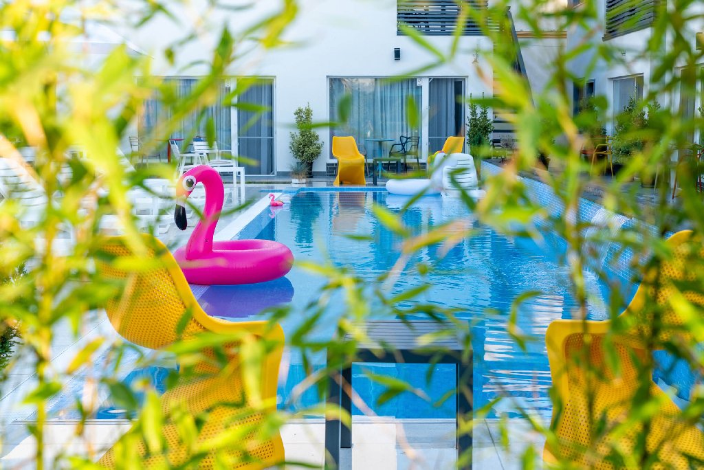 Bunga Bunga Resort CM 6