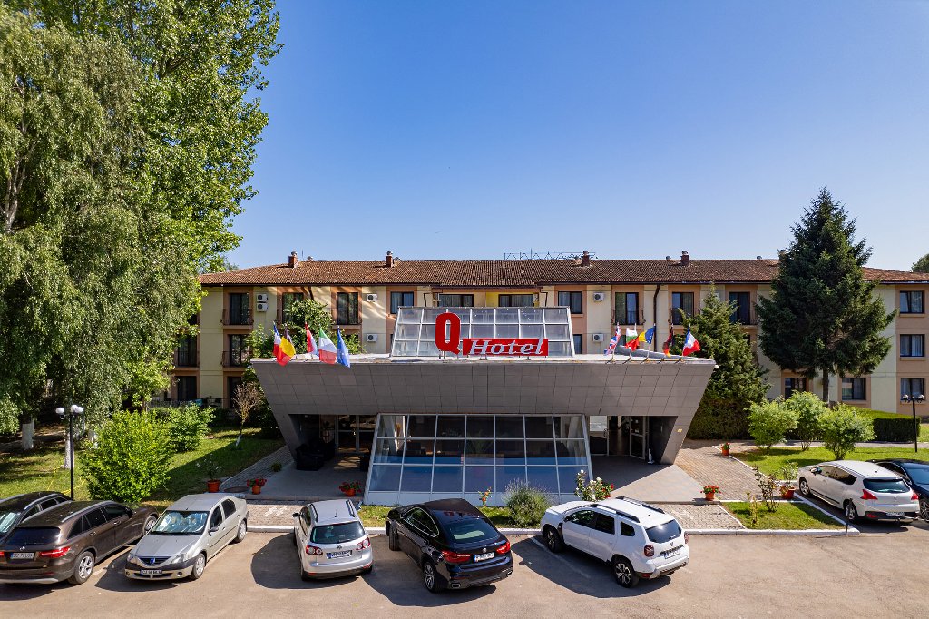 Q Hotel 3