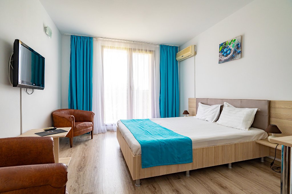 Q Hotel 7