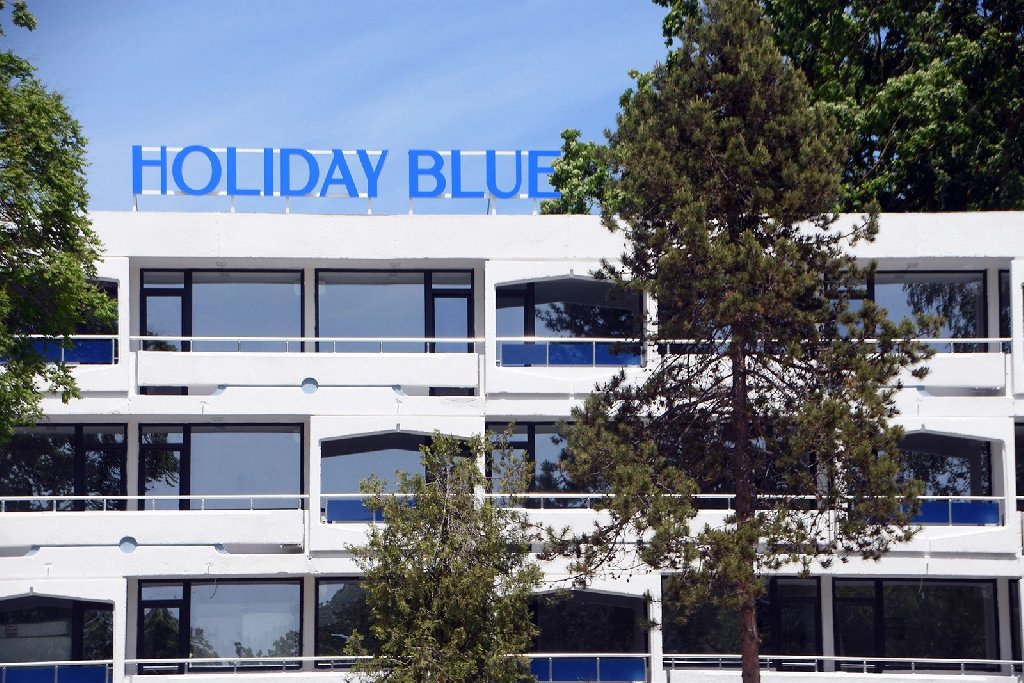 Holiday Blue CM 15