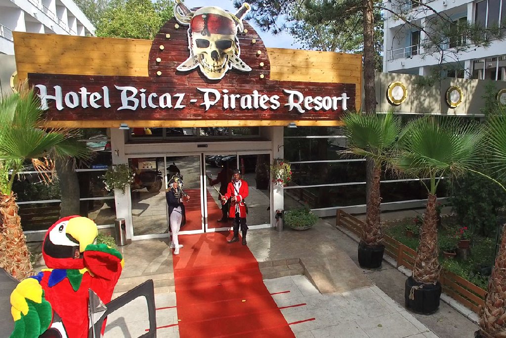PIRATES RESORT CM 1