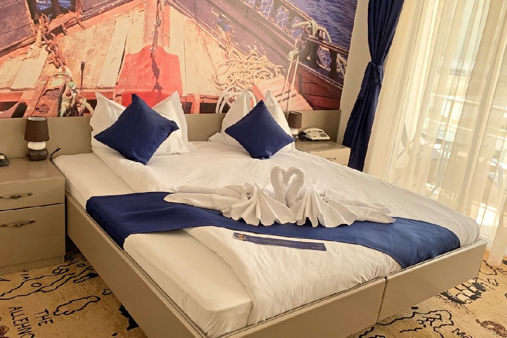 PIRATES RESORT CM 7