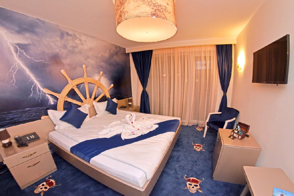 PIRATES RESORT CM 9