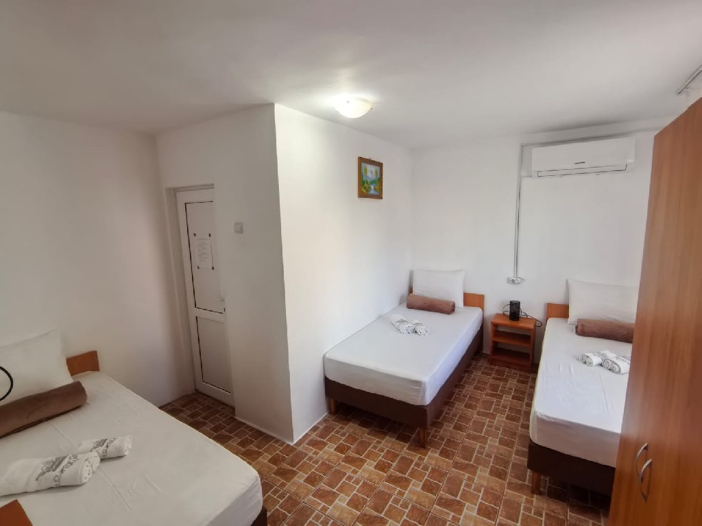 Sea Breeze Hostel CM 12