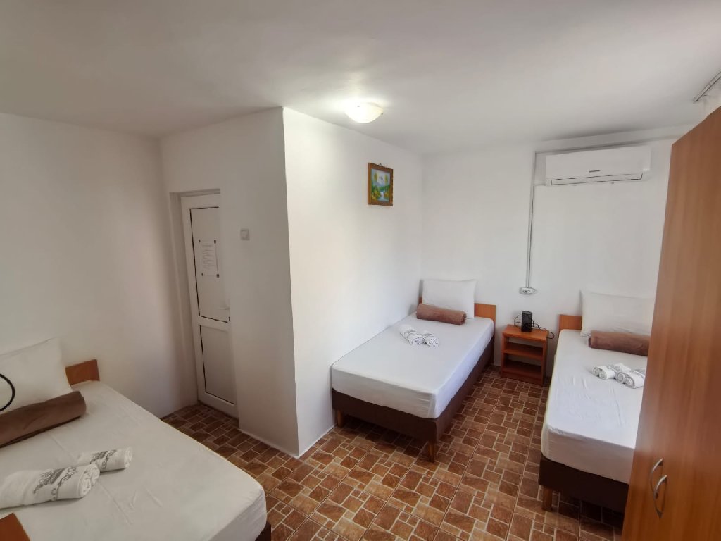 Sea Breeze Hostel CM 13