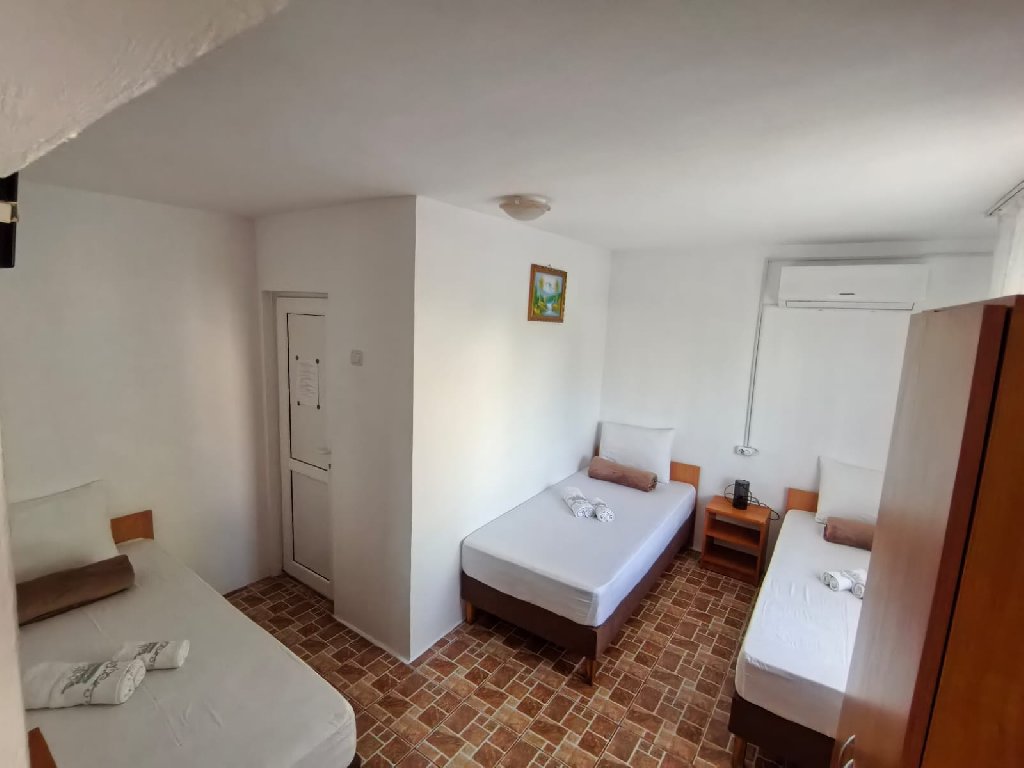 Sea Breeze Hostel CM 14