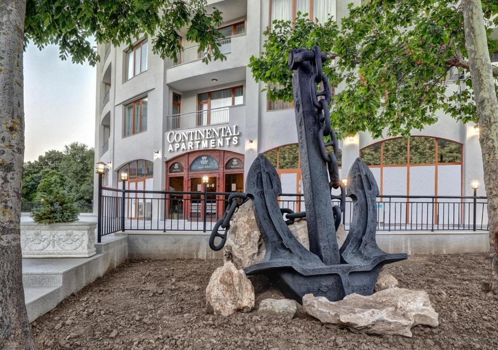 CONTINENTAL APARTMENTS
