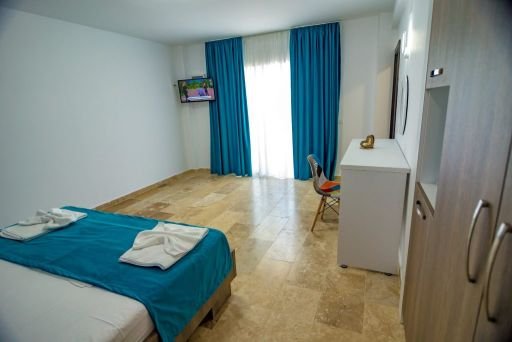 Camere de Inchiriat Blue Border CM 7