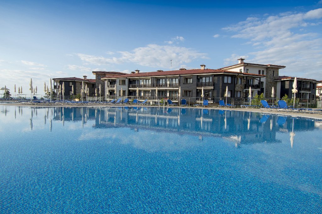 NEVIS RESORT 2