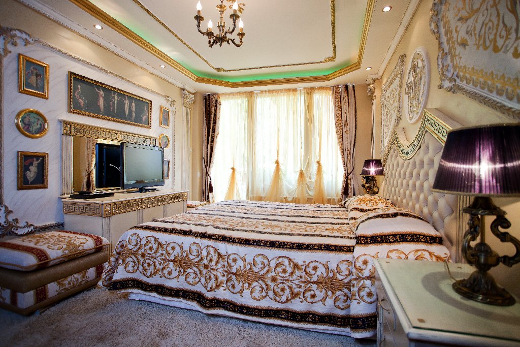 GOLD PEARL (ex ORPHEUS BOUTIQUE) 8