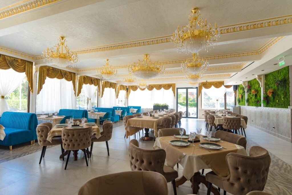 W REGAL BOUTIQUE HOTEL AND SPA CM 7