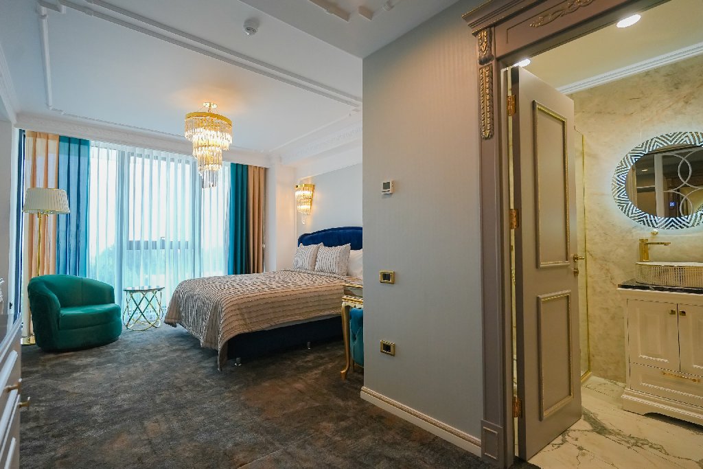 W REGAL BOUTIQUE HOTEL AND SPA CM 11
