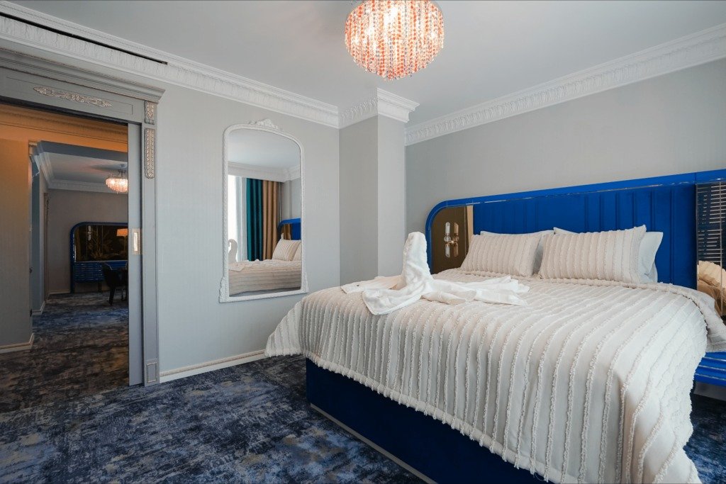W REGAL BOUTIQUE HOTEL AND SPA CM 15
