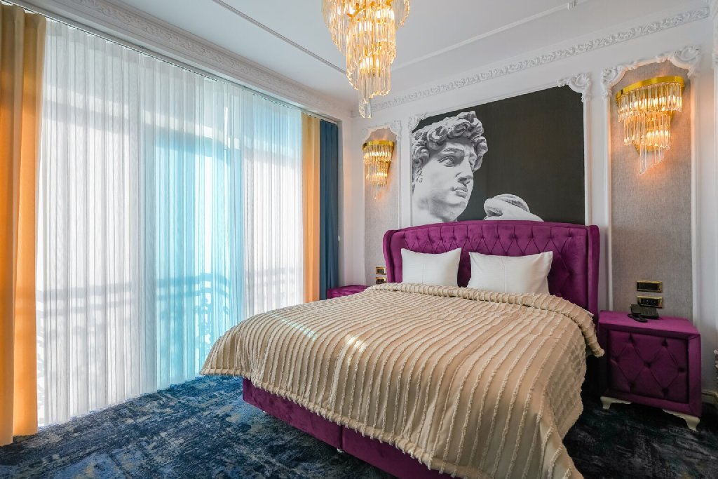 W REGAL BOUTIQUE HOTEL AND SPA CM 17