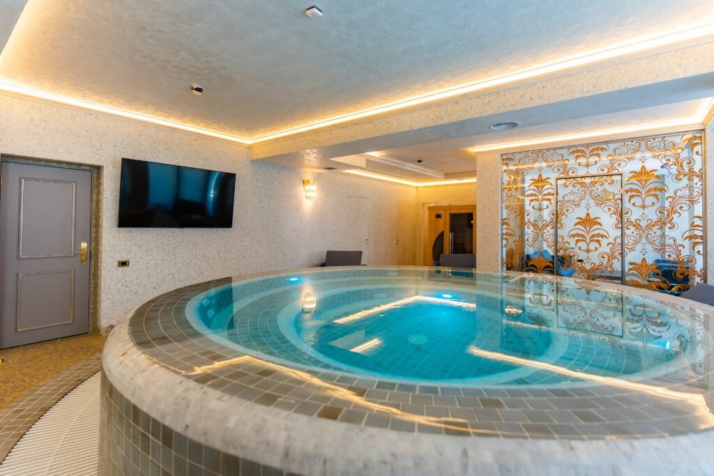 W REGAL BOUTIQUE HOTEL AND SPA CM 19