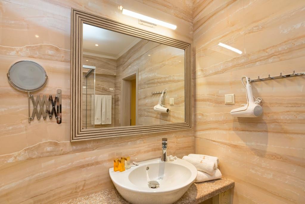 ARGISHT PARTEZ APARTMENT COMPLEX 4