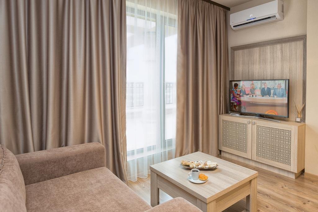 ARGISHT PARTEZ APARTMENT COMPLEX 5