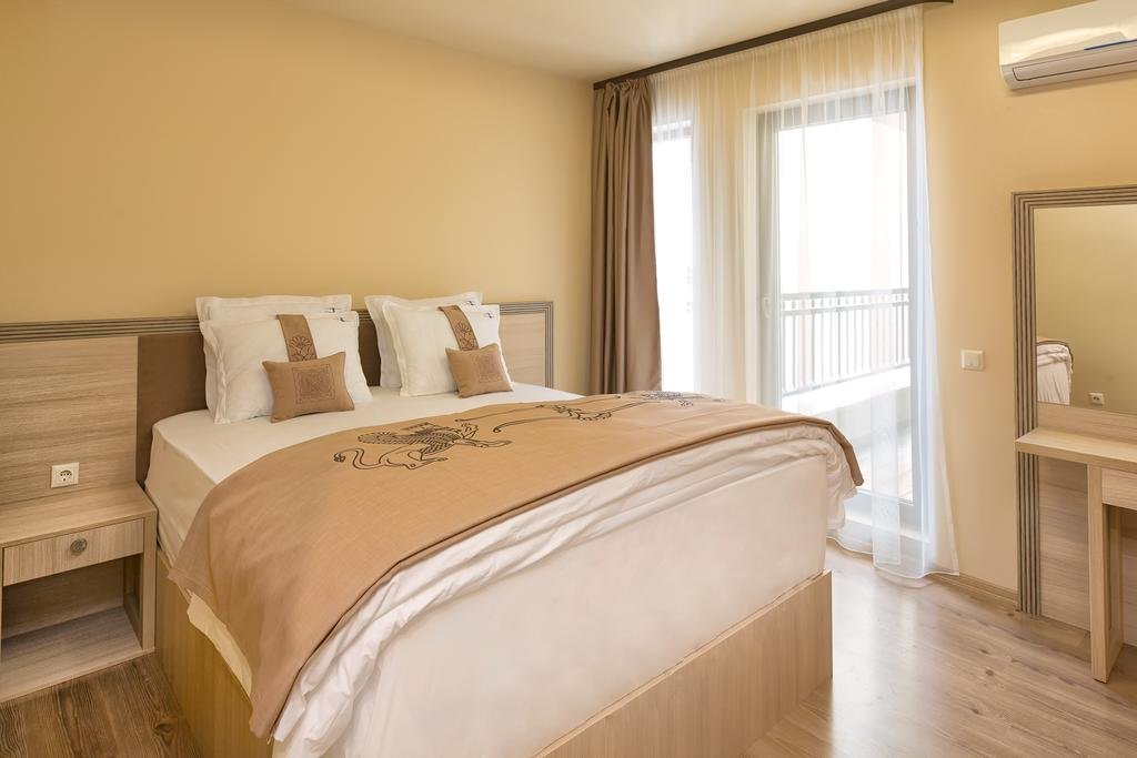 ARGISHT PARTEZ APARTMENT COMPLEX 7