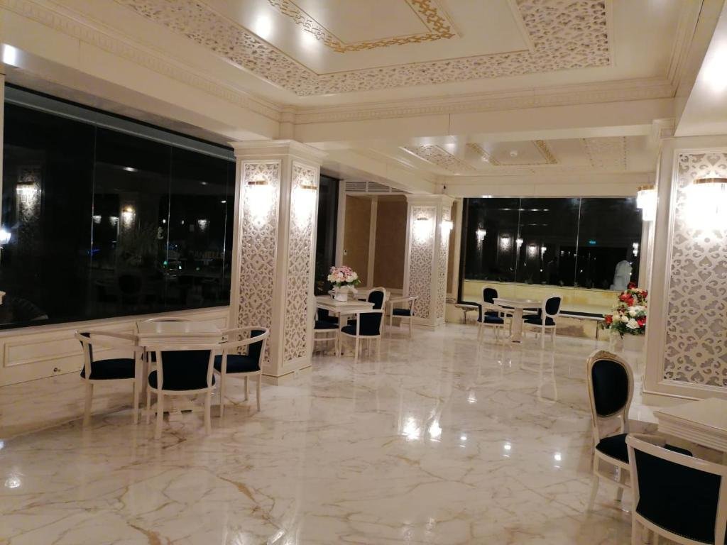 GRAND HOTEL CARAIMAN 11