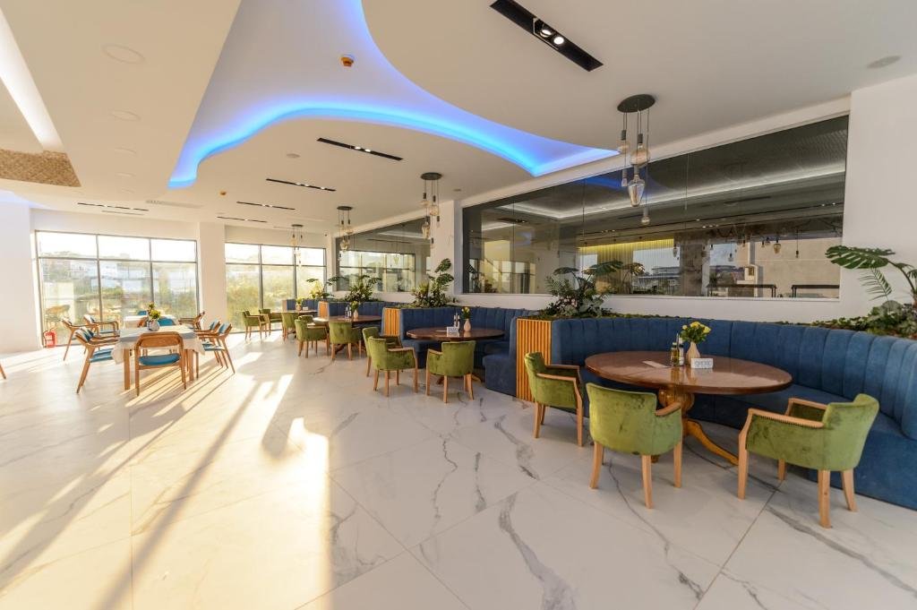 MIRAGE BEACH SPA 7