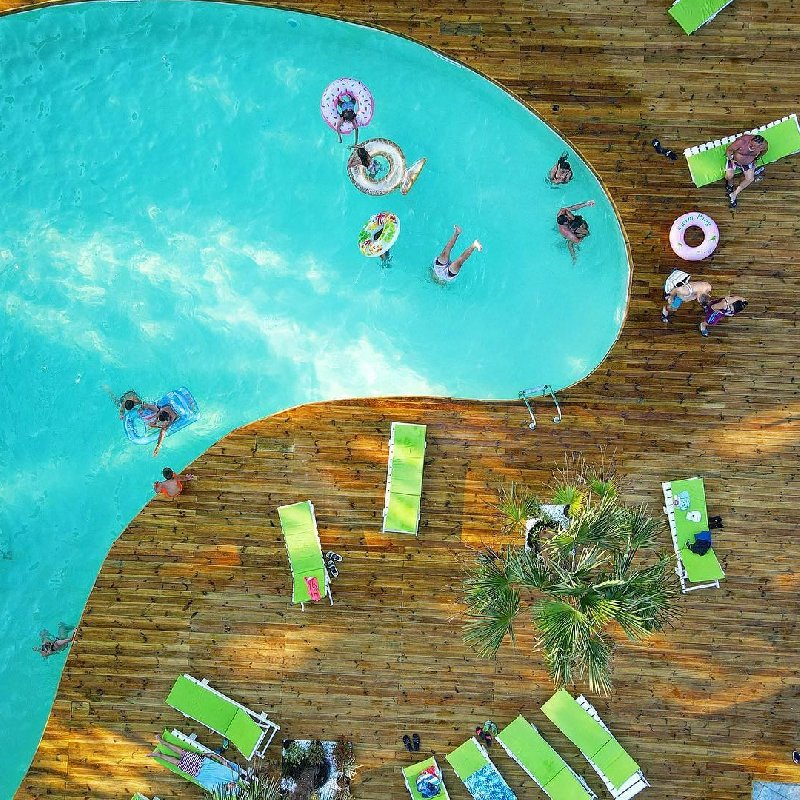 MOJO RESORT CM 11